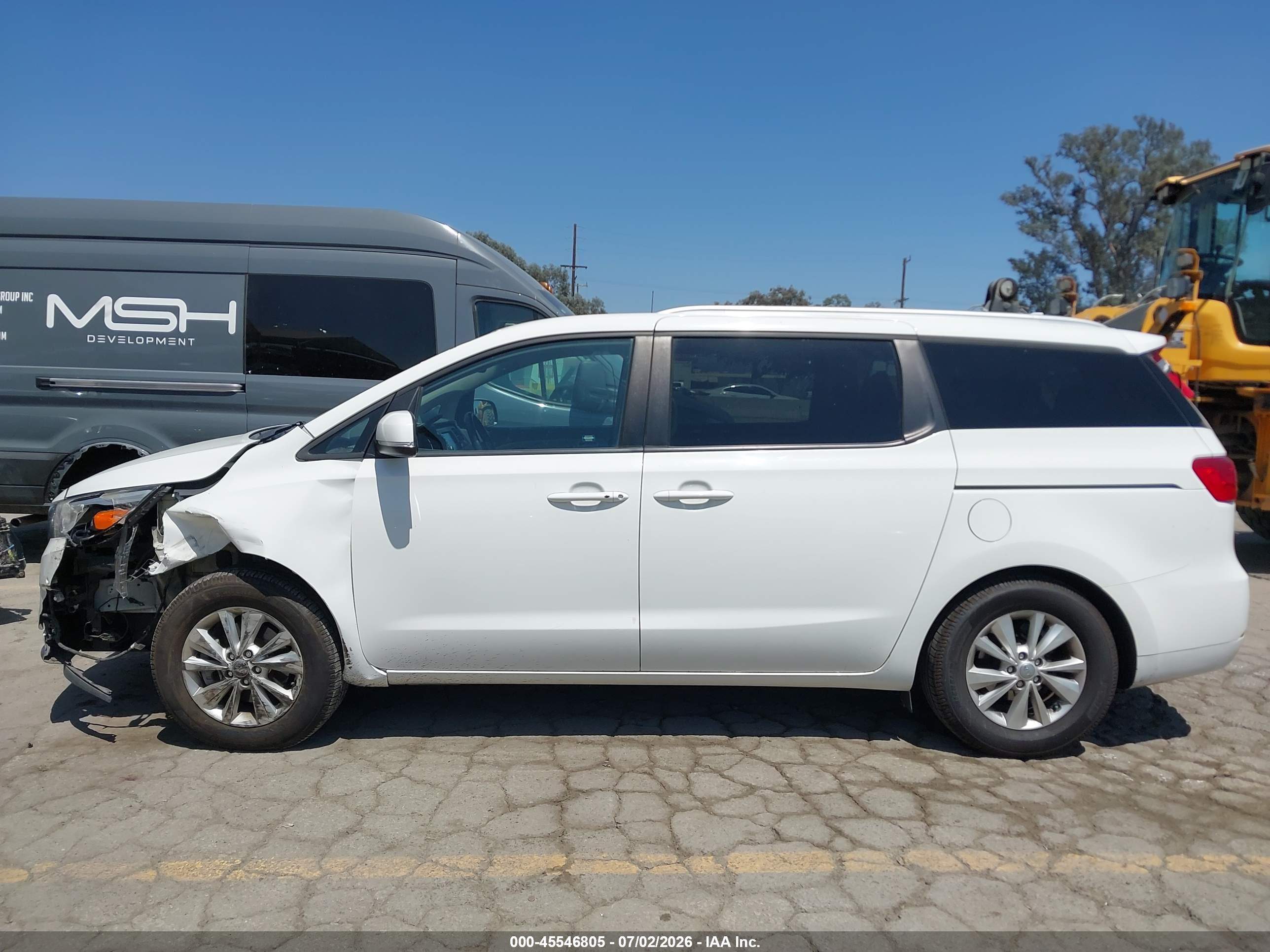 2017 KIA SEDONA LX