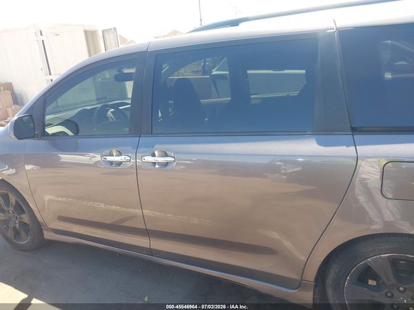 2014 TOYOTA SIENNA SE 8 PASSENGER
