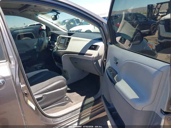 2014 TOYOTA SIENNA SE 8 PASSENGER