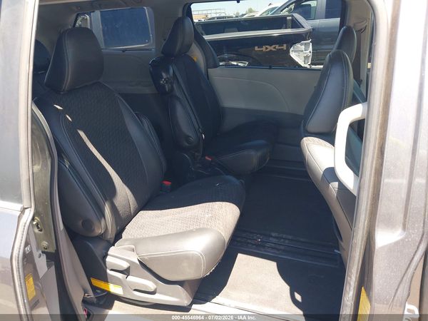 2014 TOYOTA SIENNA SE 8 PASSENGER