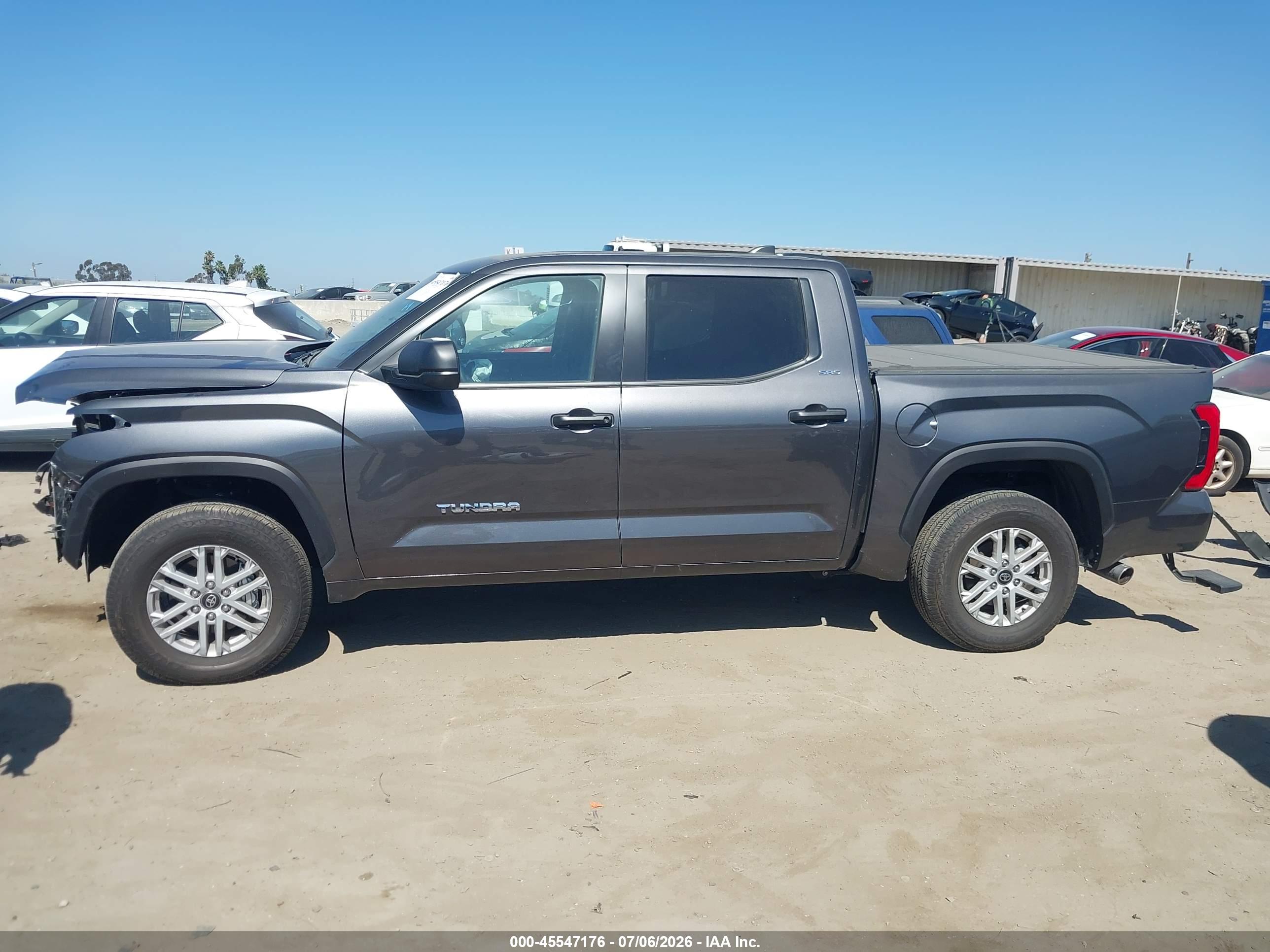 2025 TOYOTA TUNDRA SR5