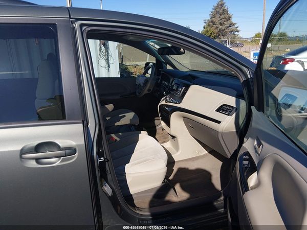 2014 TOYOTA SIENNA LE