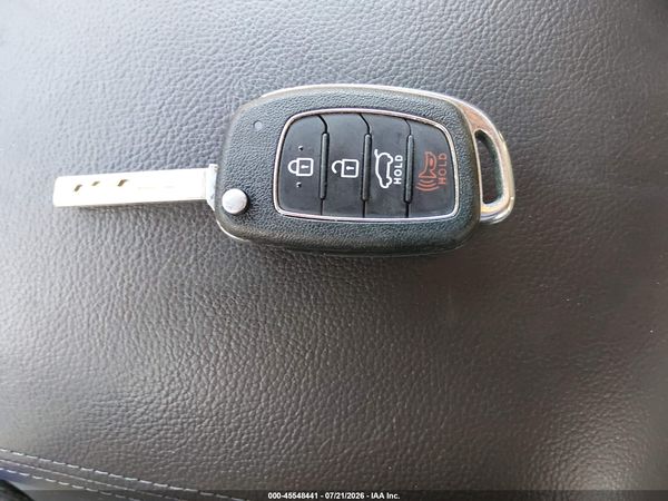 2017 HYUNDAI SANTA FE SE