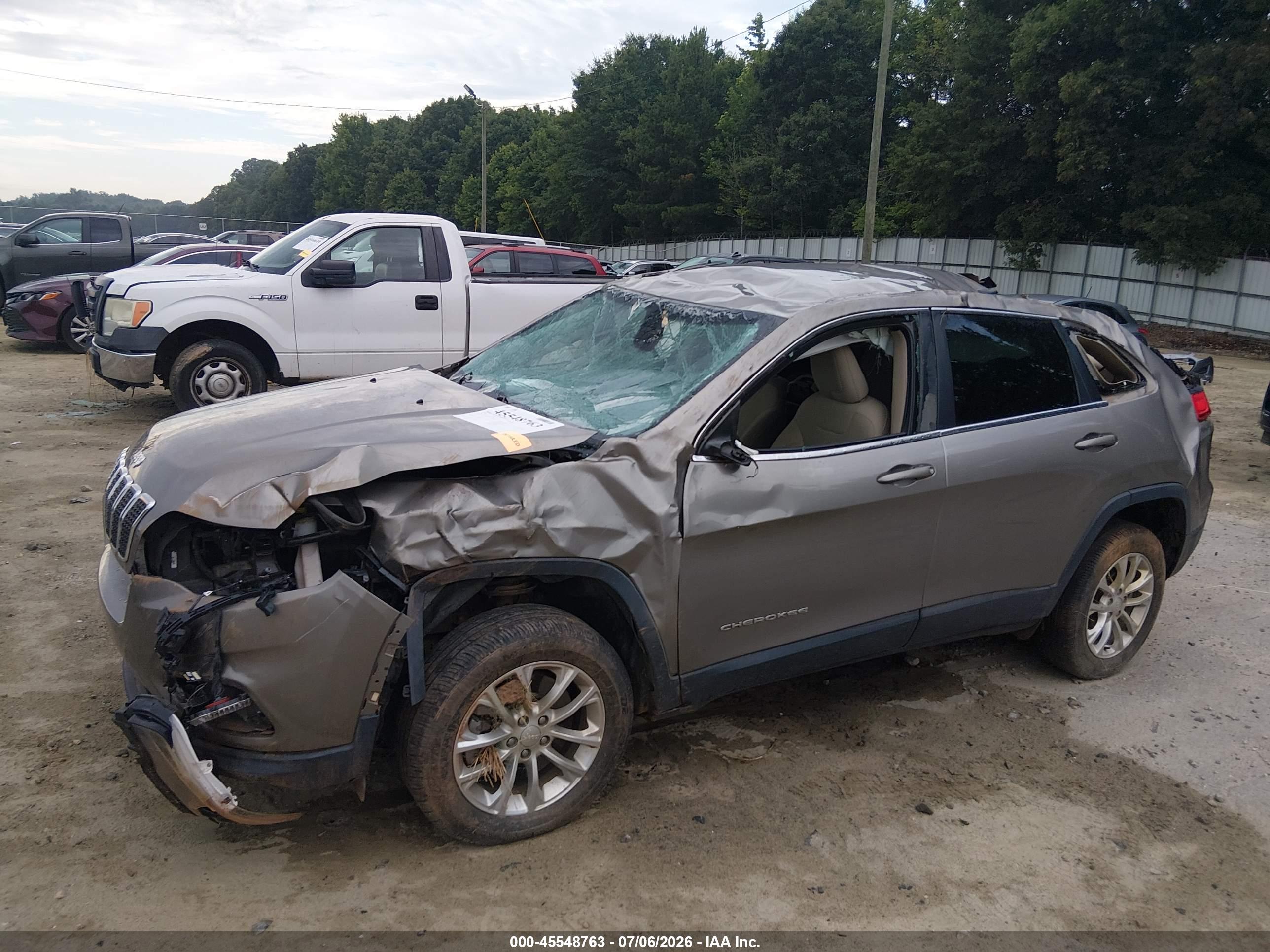 2019 JEEP CHEROKEE LATITUDE FWD