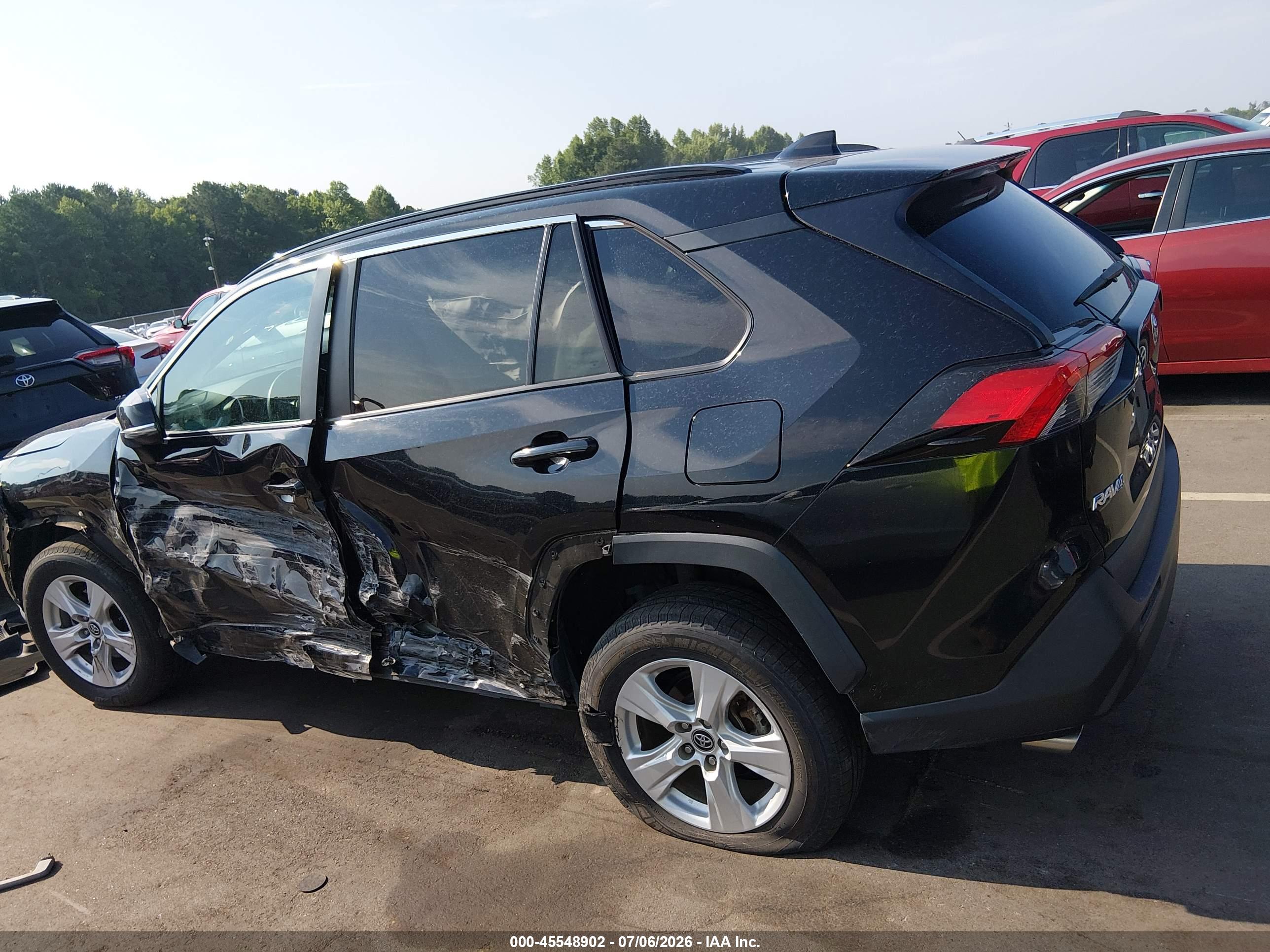 2020 TOYOTA RAV4 XLE