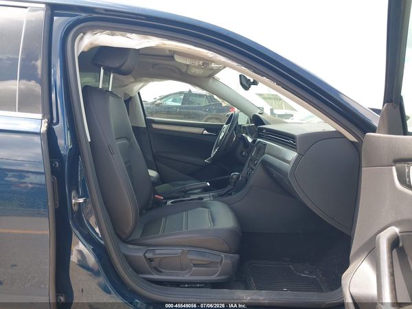 2022 VOLKSWAGEN PASSAT 2.0T SE — I5