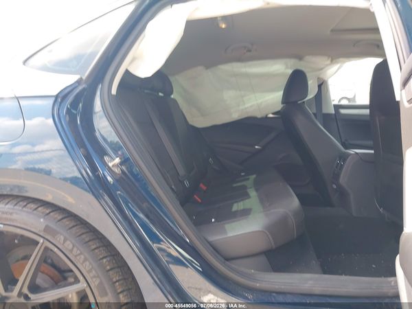 2022 VOLKSWAGEN PASSAT 2.0T SE — I8