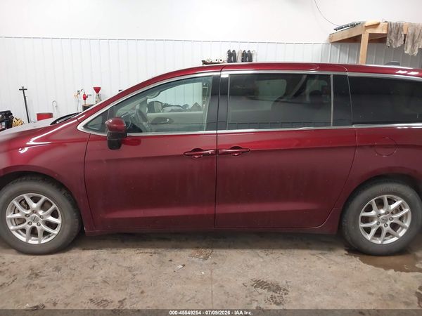 2021 CHRYSLER VOYAGER LX