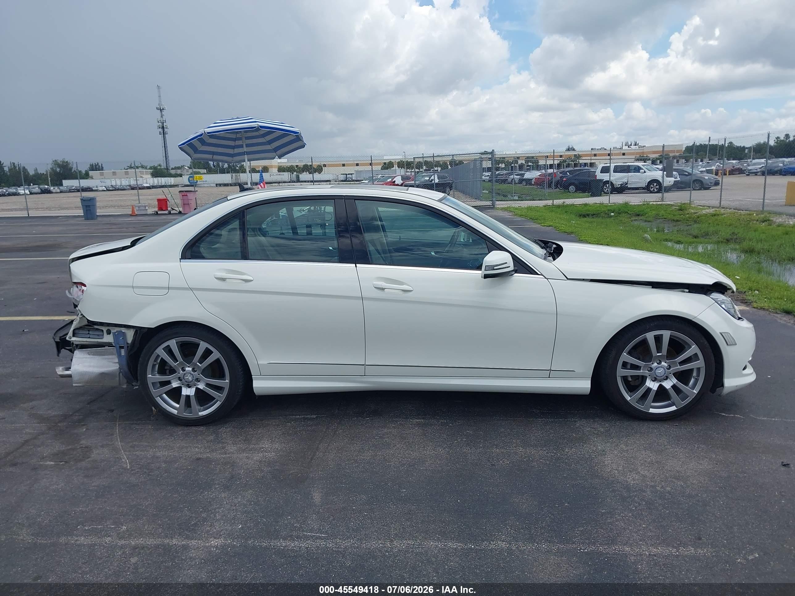 2011 MERCEDES-BENZ C 300 C300