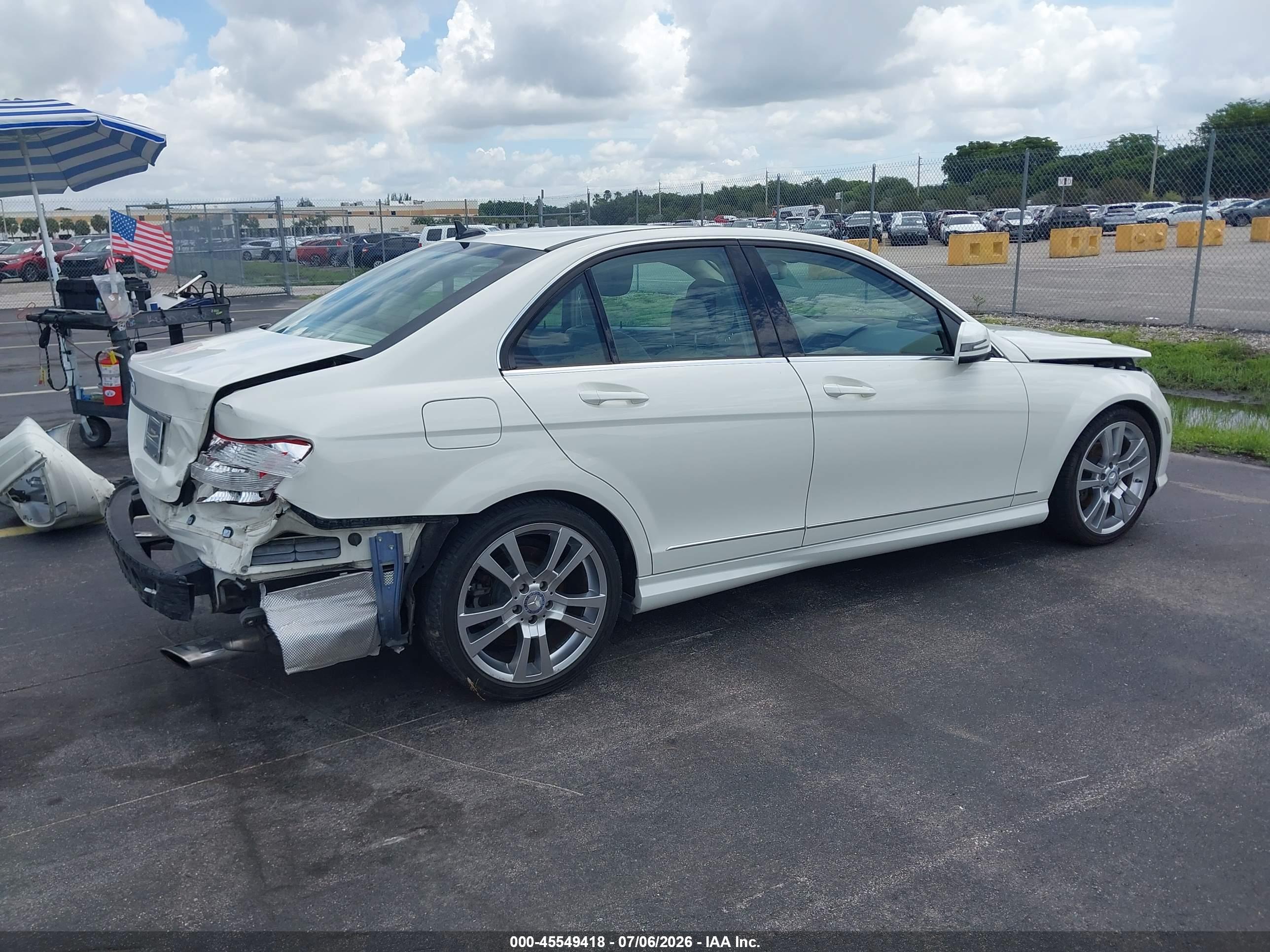 2011 MERCEDES-BENZ C 300 C300