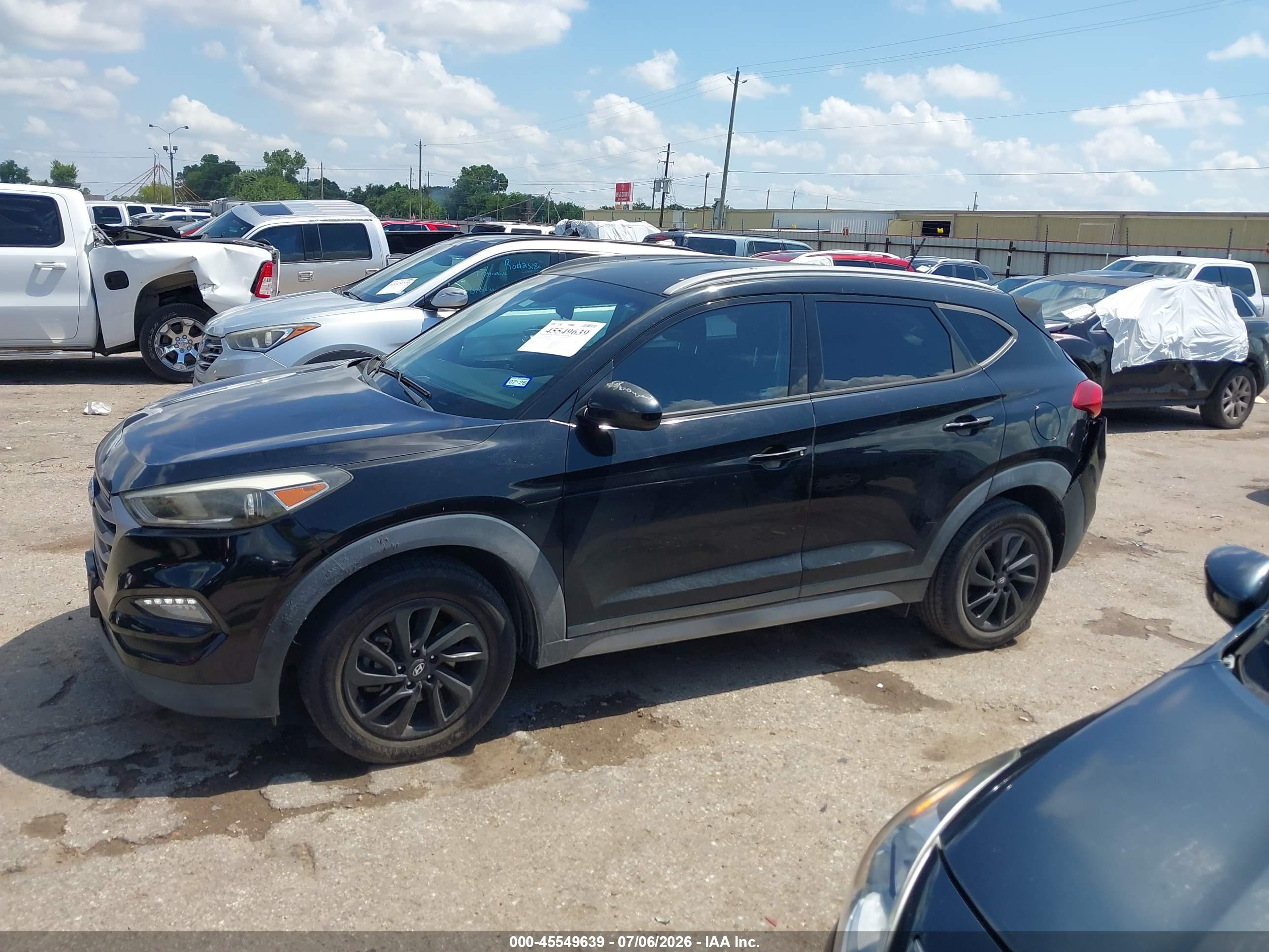 2017 HYUNDAI TUCSON SE