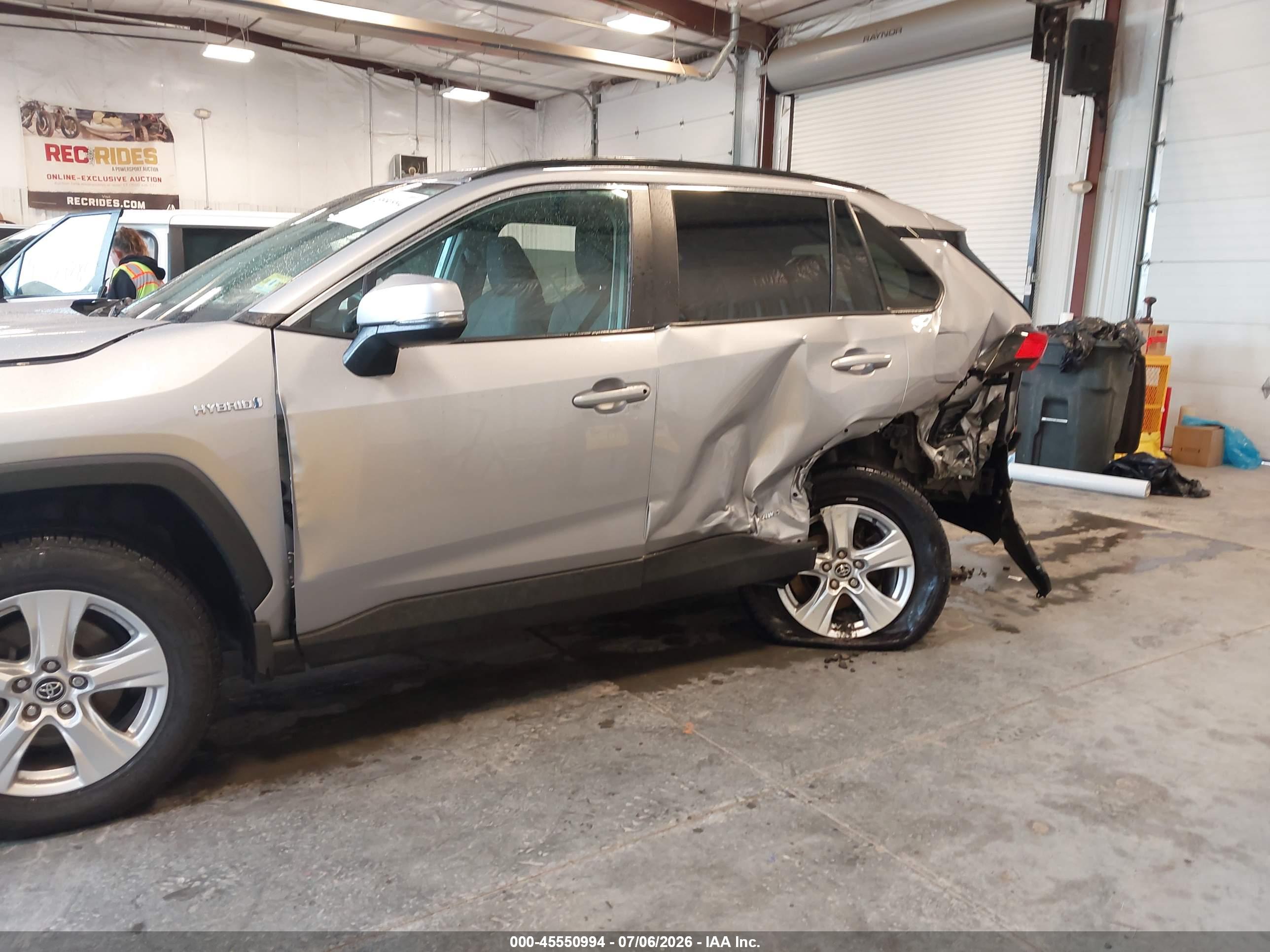 2020 TOYOTA RAV4 HYBRID XLE