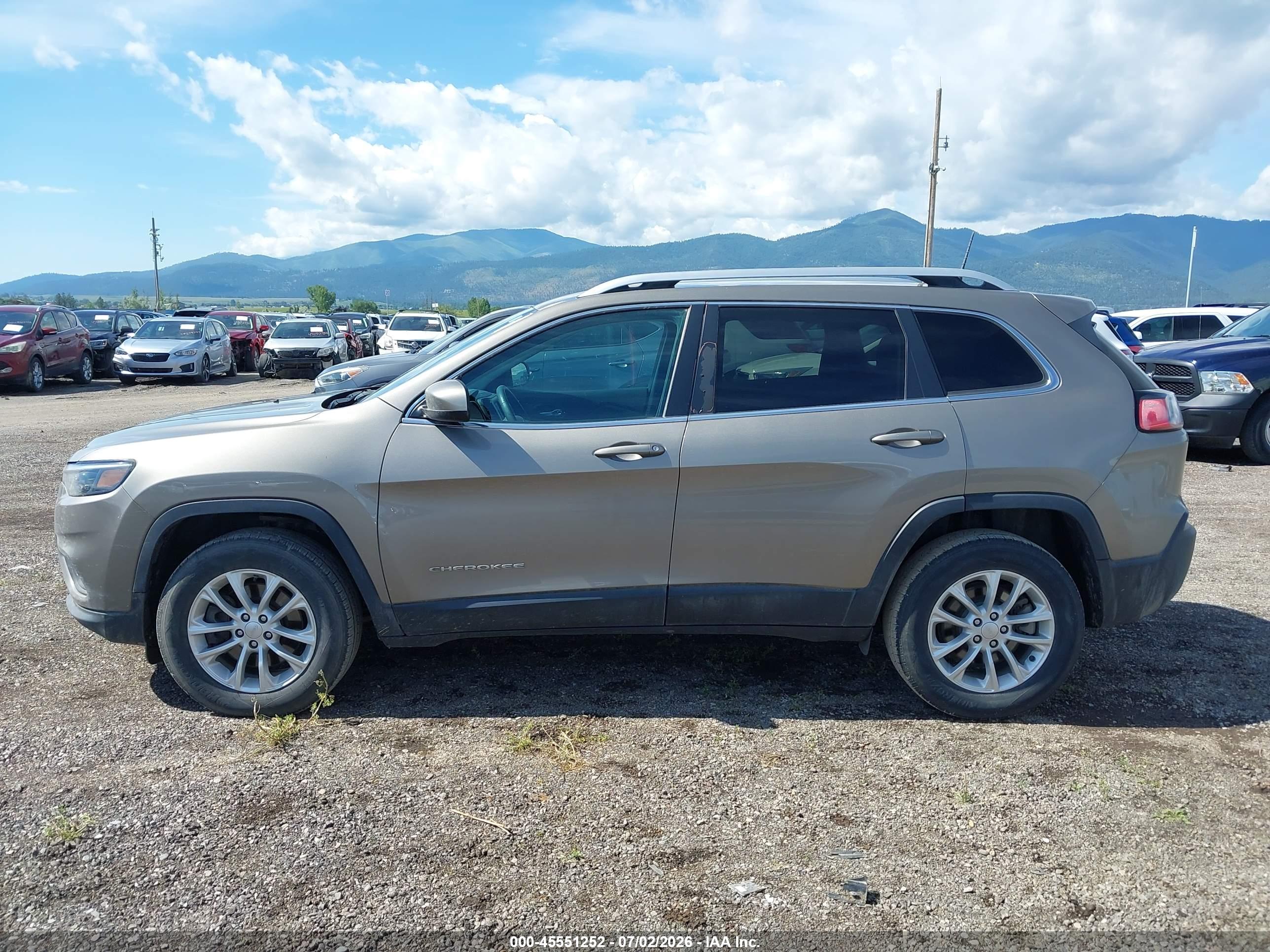 2019 JEEP CHEROKEE LATITUDE 4X4