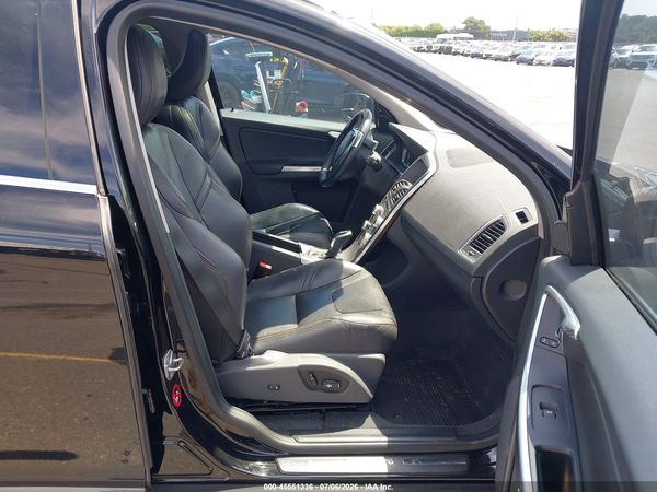 2017 VOLVO XC60 T5 DYNAMIC
