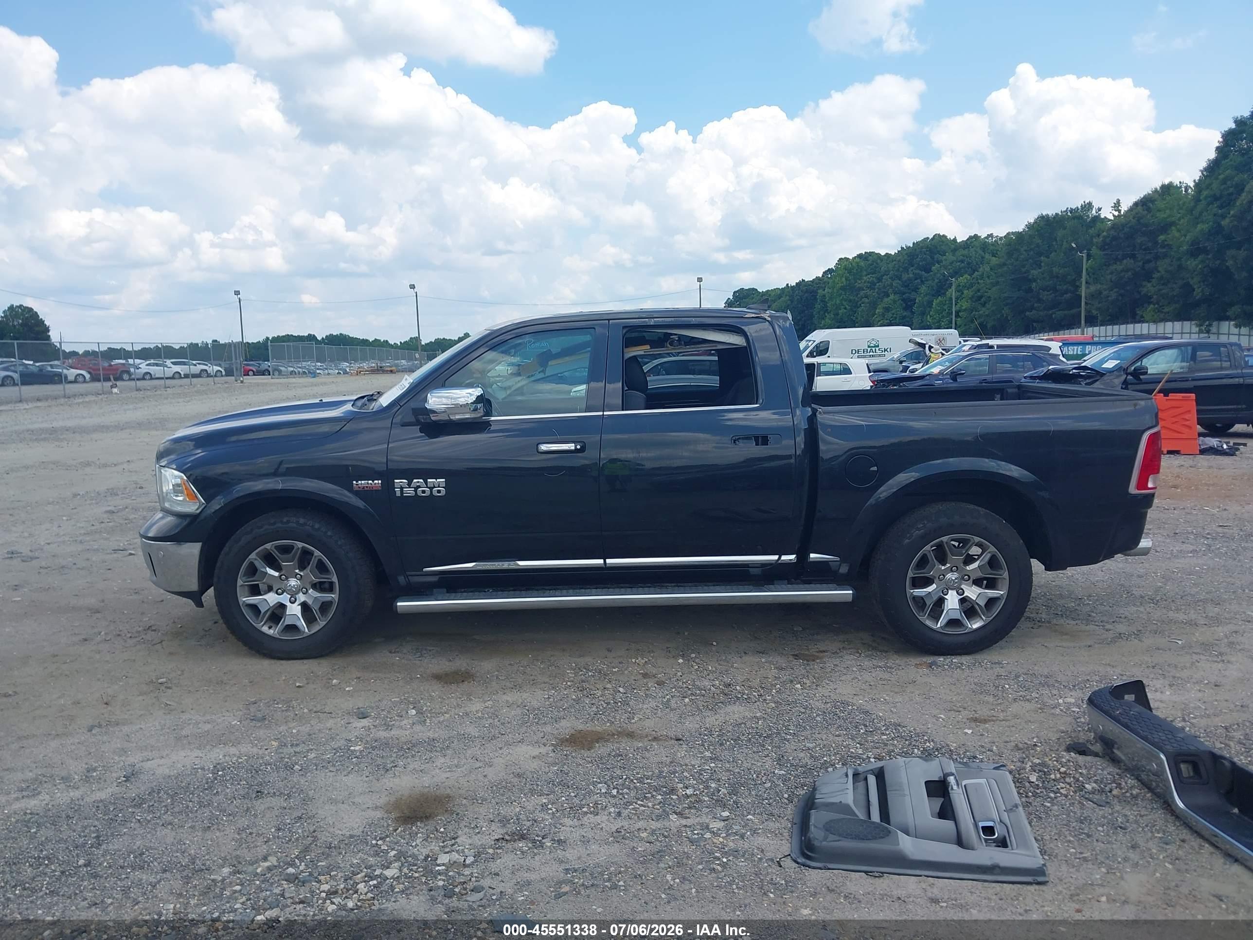 2017 RAM 1500 LIMITED  4X4 5'7 BOX