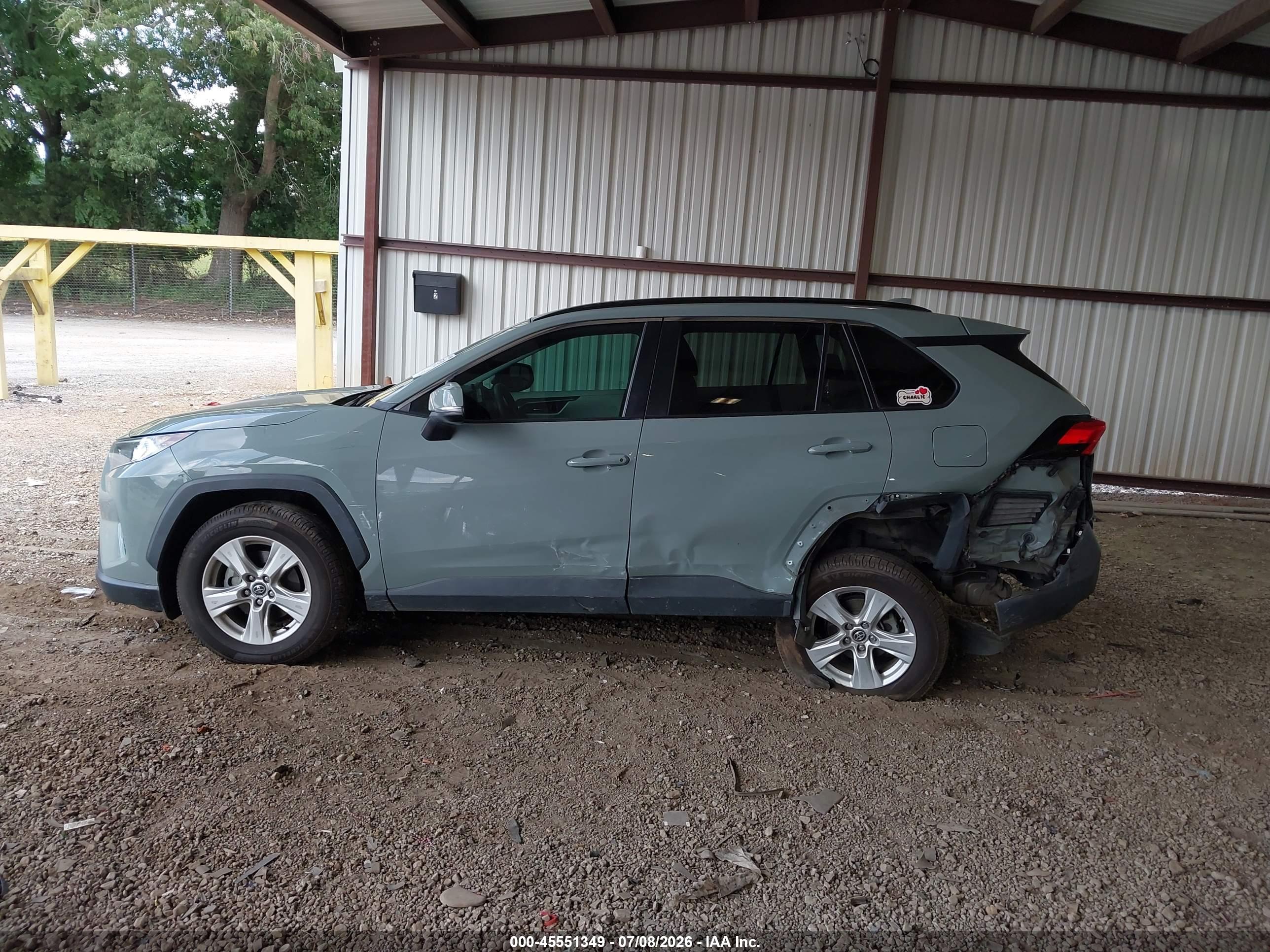 2020 TOYOTA RAV4 XLE