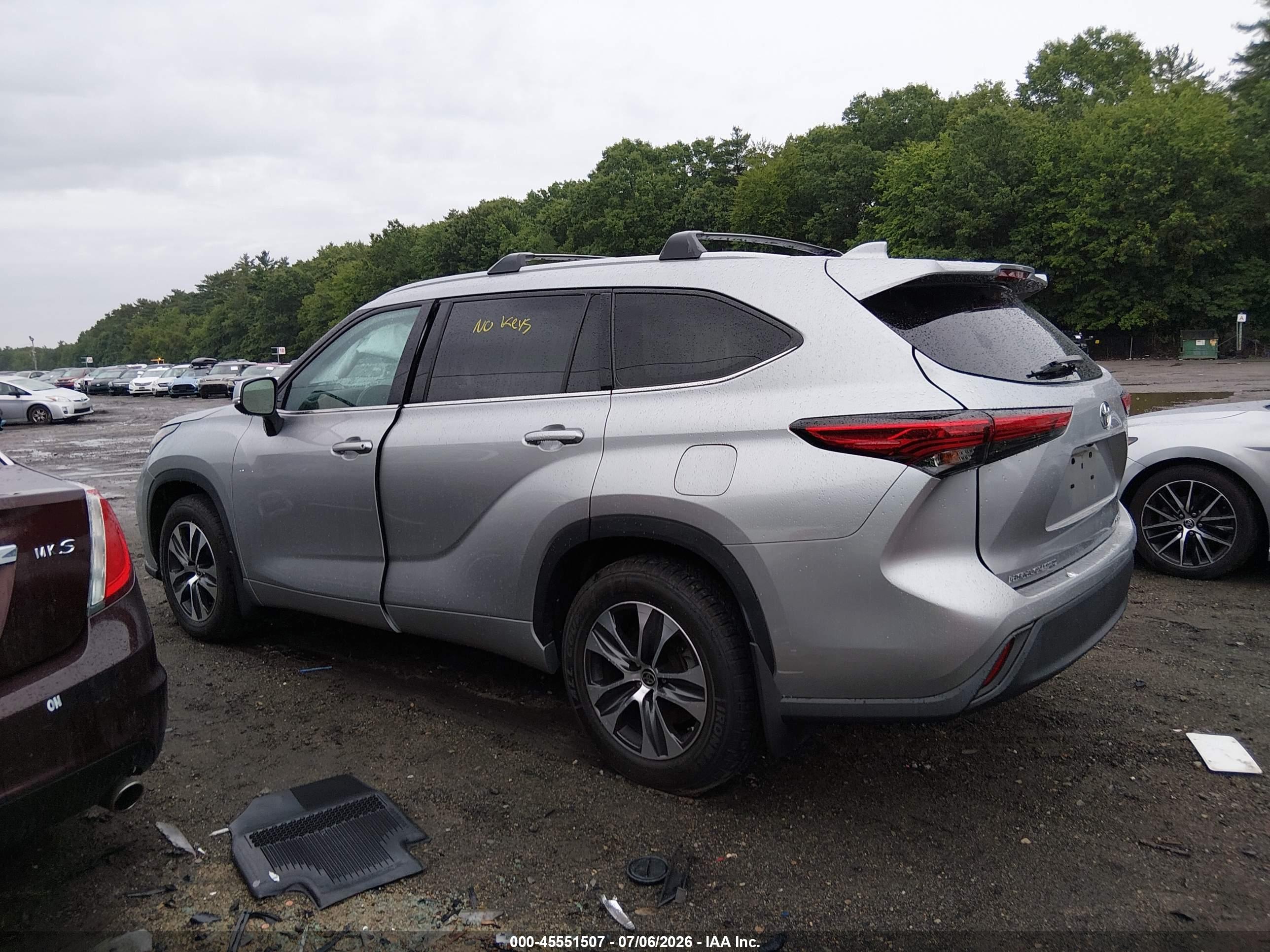 2022 TOYOTA HIGHLANDER XLE