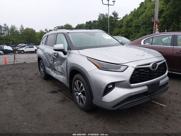 2022 TOYOTA HIGHLANDER XLE