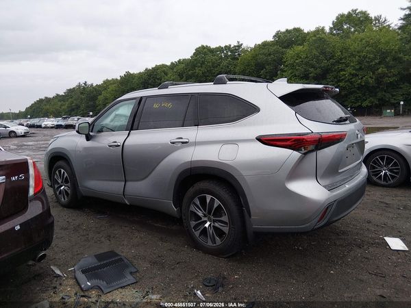 2022 TOYOTA HIGHLANDER XLE