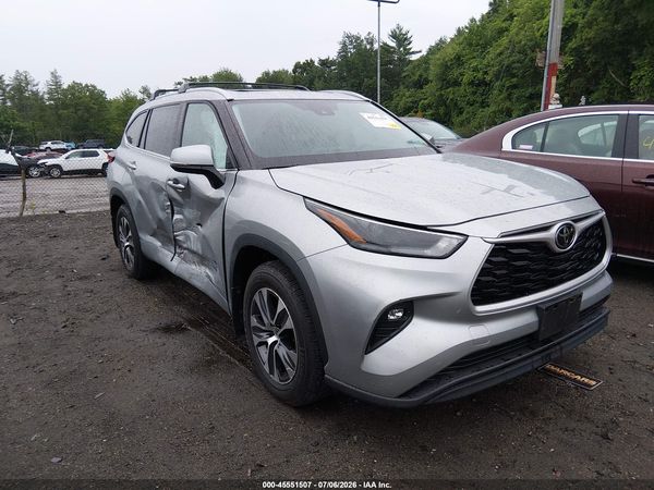 2022 TOYOTA HIGHLANDER XLE