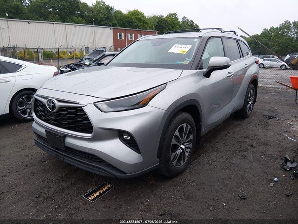 2022 TOYOTA HIGHLANDER XLE