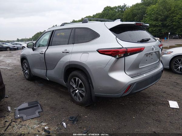 2022 TOYOTA HIGHLANDER XLE