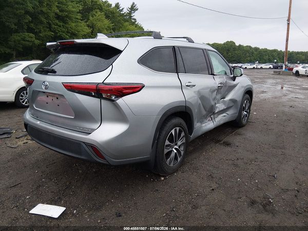 2022 TOYOTA HIGHLANDER XLE