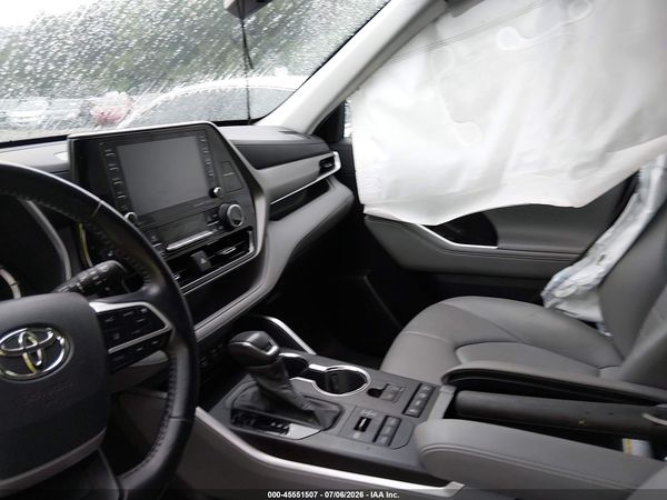 2022 TOYOTA HIGHLANDER XLE