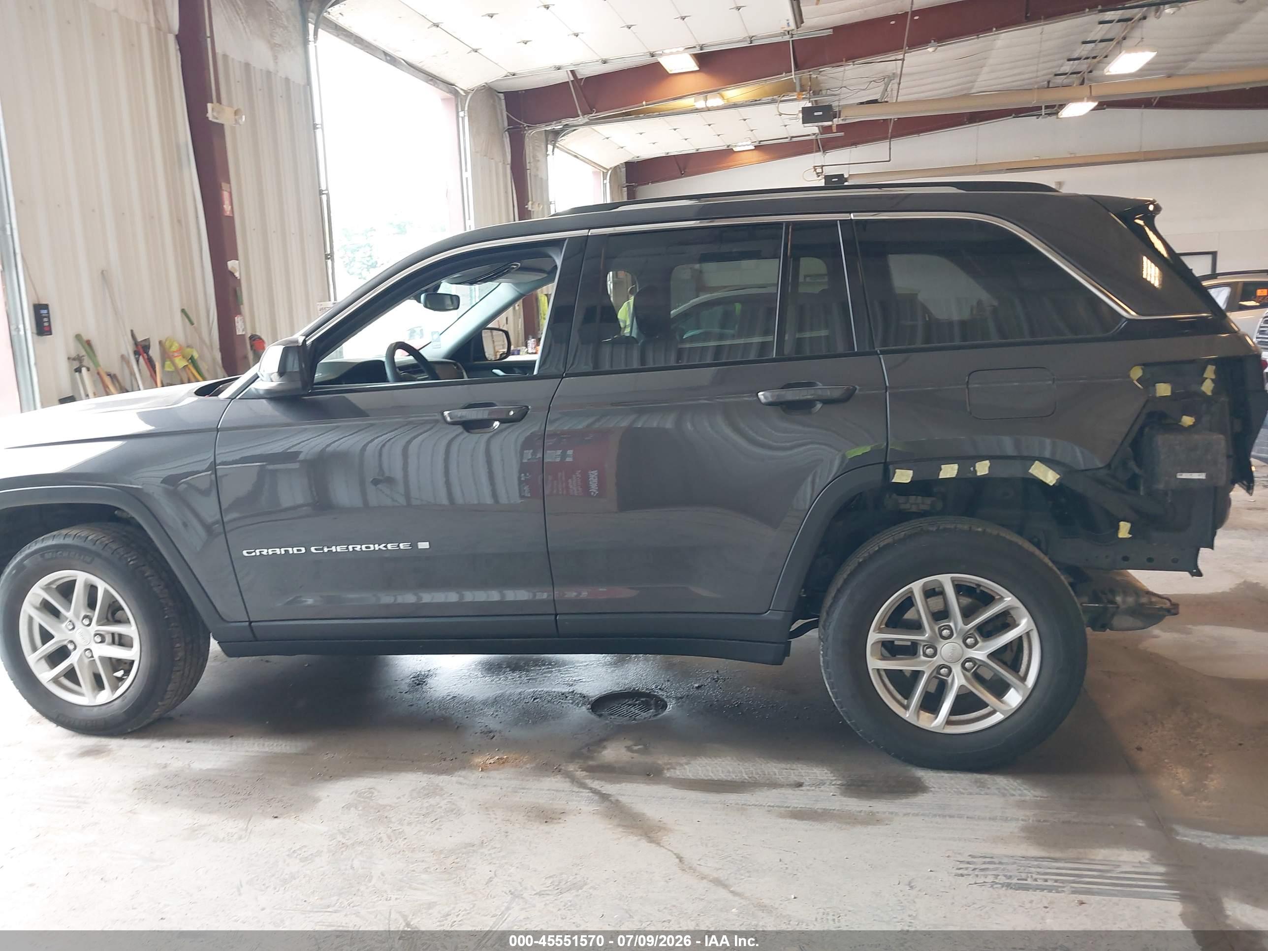 2023 JEEP GRAND CHEROKEE LAREDO 4X4