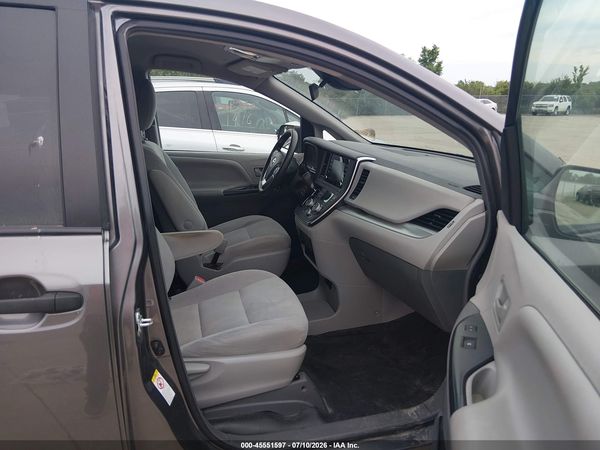 2019 TOYOTA SIENNA L 7 PASSENGER — I5