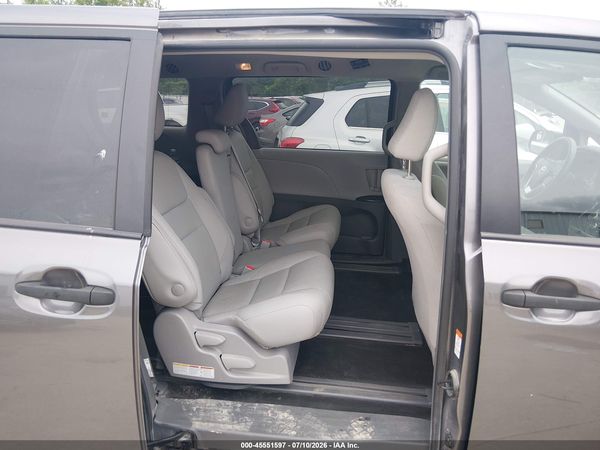 2019 TOYOTA SIENNA L 7 PASSENGER — I8