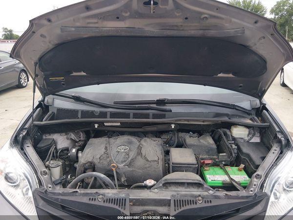 2019 TOYOTA SIENNA L 7 PASSENGER — I10