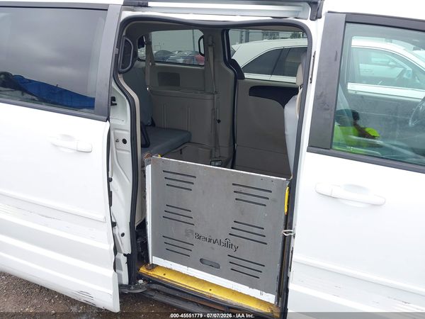 2017 DODGE GRAND CARAVAN SE — I8
