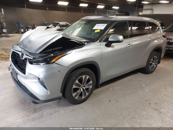 2022 TOYOTA HIGHLANDER XLE