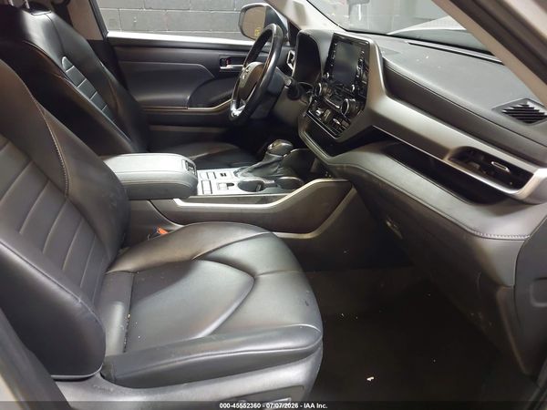 2022 TOYOTA HIGHLANDER XLE