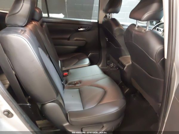2022 TOYOTA HIGHLANDER XLE
