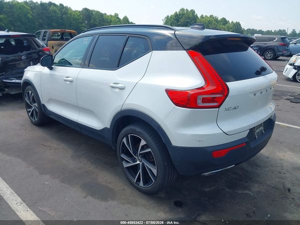 2019 VOLVO XC40 T5 R-DESIGN