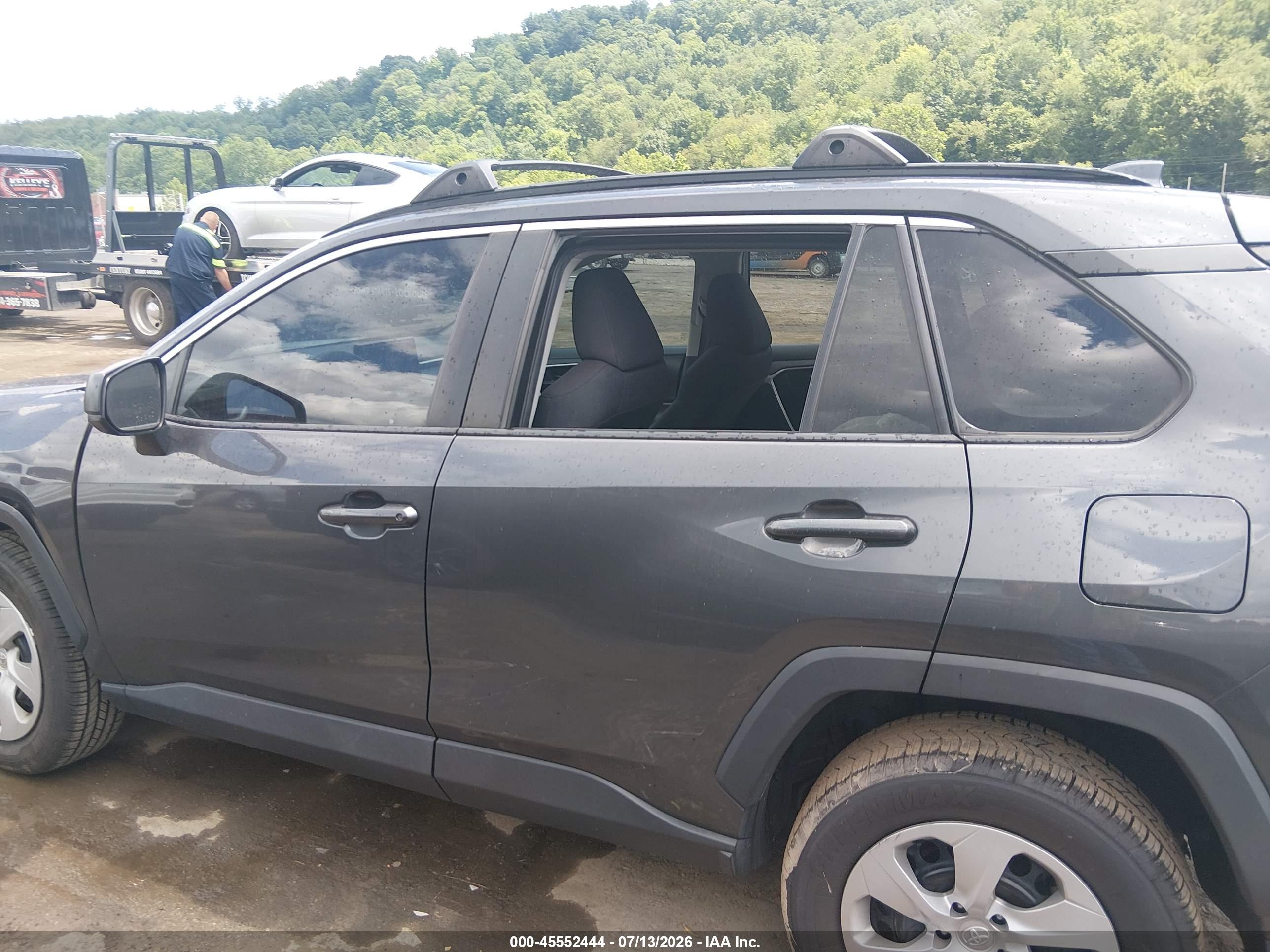 2020 TOYOTA RAV4 LE