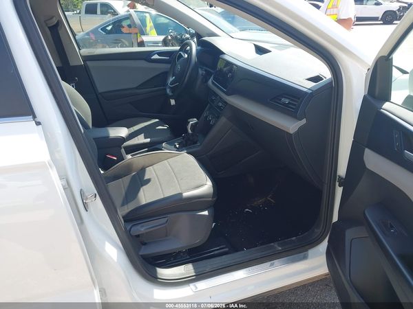 2022 VOLKSWAGEN TAOS 1.5T SE — I5