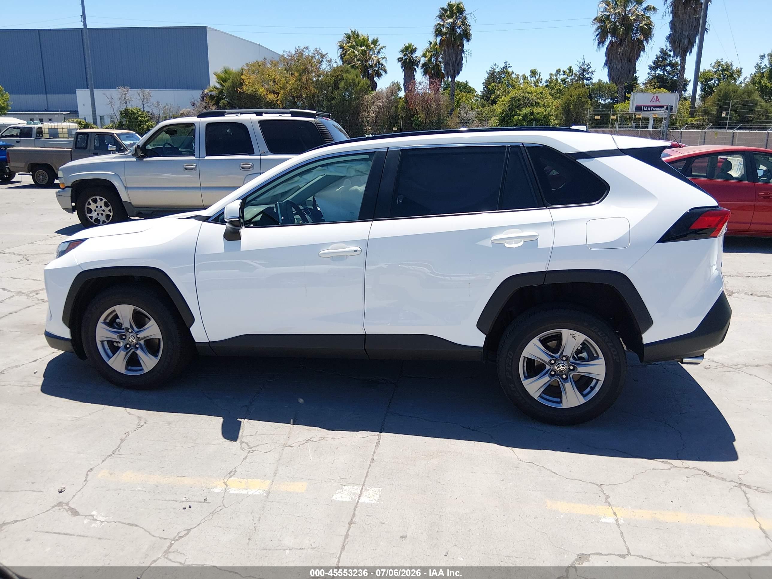 2025 TOYOTA RAV4 XLE