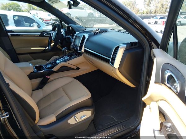 2016 PORSCHE CAYENNE