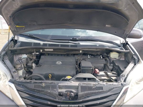 2014 TOYOTA SIENNA LE V6 8 PASSENGER