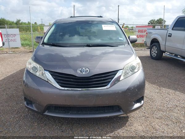 2014 TOYOTA SIENNA LE V6 8 PASSENGER
