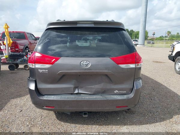 2014 TOYOTA SIENNA LE V6 8 PASSENGER