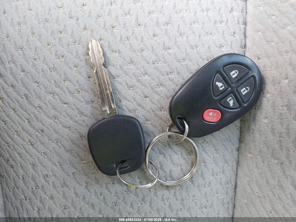 2014 TOYOTA SIENNA LE V6 8 PASSENGER
