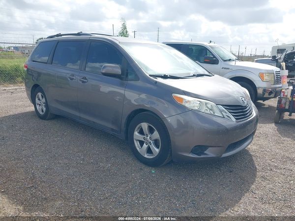 2014 TOYOTA SIENNA LE V6 8 PASSENGER