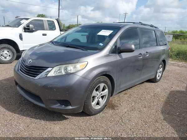 2014 TOYOTA SIENNA LE V6 8 PASSENGER