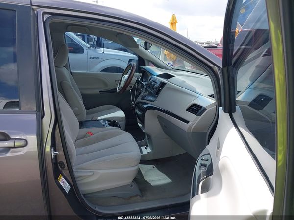 2014 TOYOTA SIENNA LE V6 8 PASSENGER