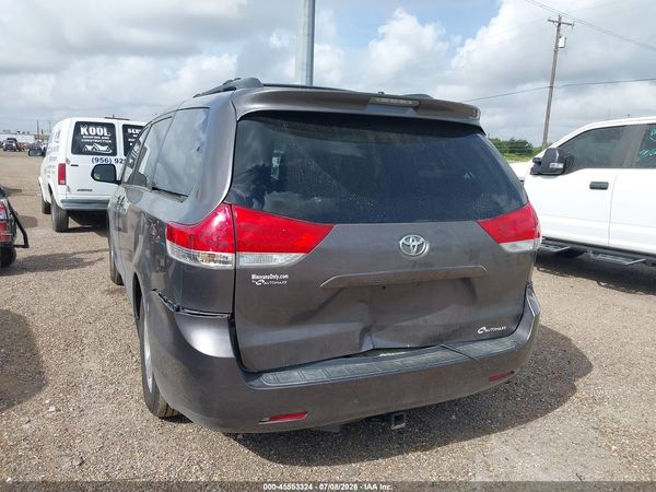 2014 TOYOTA SIENNA LE V6 8 PASSENGER