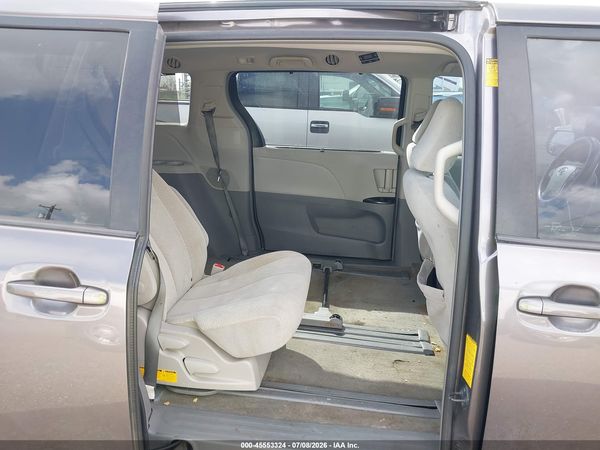 2014 TOYOTA SIENNA LE V6 8 PASSENGER